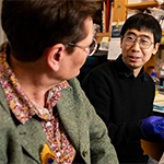 Ding Liu (right), a postdoctoral researcher in the lab of Catherine Dulac (left)