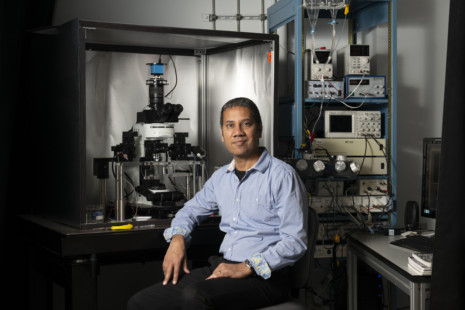 venkatesh murthy in his lab