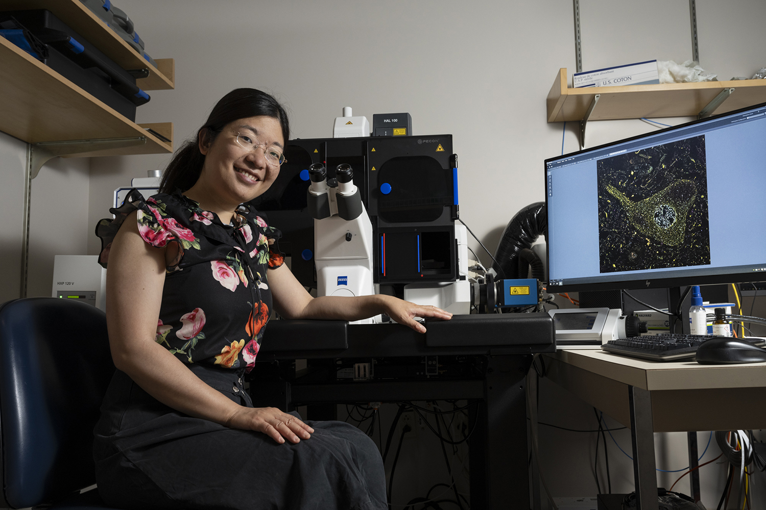 photo of yuyu song in her lab